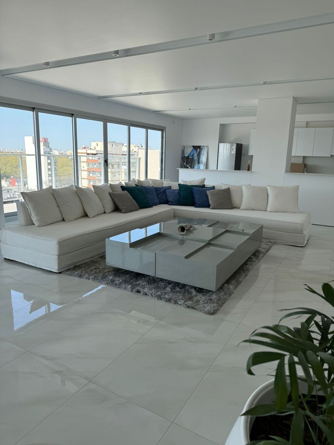 Living de unidad residencial equipada por Moroff